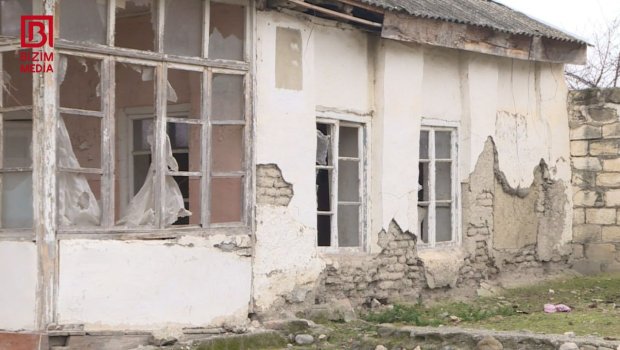 Şəkidə uşaq bağçası şadlıq evinə SIĞINIB &ndash; 11 ildir qəzalı bina YENİLƏNMİR &ndash; ŞİKAYƏT/FOTO