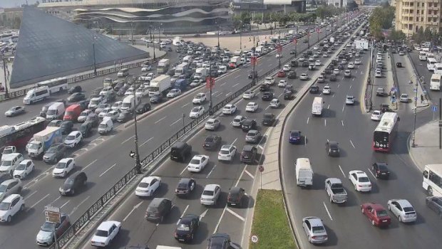 Bakıda sıxlığın aradan qaldırılması ilə bağlı işlərə BAŞLANILDI &ndash; FOTO