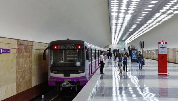 Sərxoş şəxs metronun qarşısında bu hərəkətinə görə HƏBS EDİLDİ