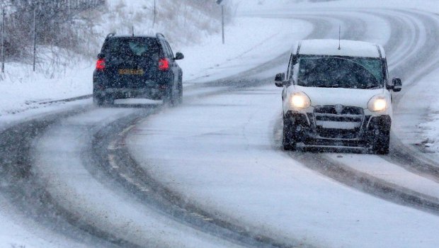 DİQQƏT: Yollar buz bağladı, nəqliyyatın hərəkəti çətinləşdi