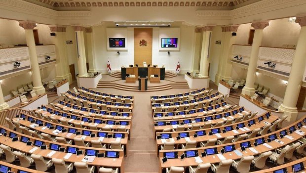 Gürcüstan parlamenti xarici agentlər haqqında qanun layihəsini TƏSDİQLƏDİ