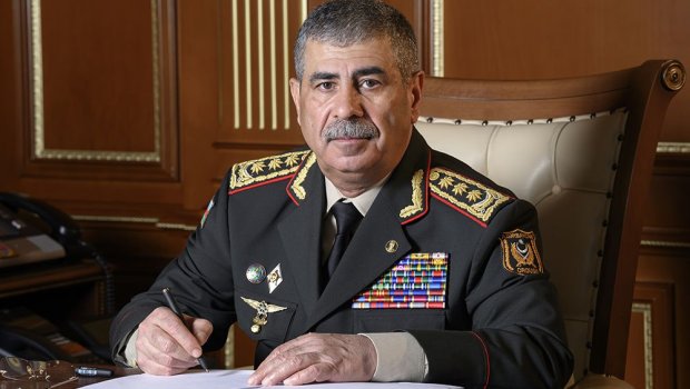 Müdafiə naziri Azərbaycan qadınlarını TƏBRİK ETDİ