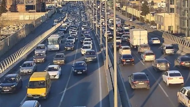 Paytaxtın 24 istiqamətində yollarda TIXAC VAR - FOTO