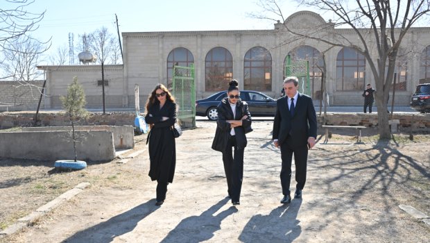 Birinci Xanım Gəncədə 37 nömrəli məktəbdə aparılan təmir-bərpa işləri ilə TANIŞ OLDU - FOTO