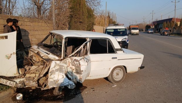 Ağcabədidə avtomobil daş hasara çırpıldı - Sürücü xəsarət aldı