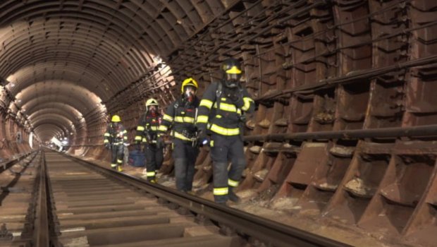Bakı metrosunda şərti yanğın &ldquo;söndürüldü&rdquo;, təxliyə olunanlara &ldquo;ilkin yardım göstərildi&rdquo; - FOTO