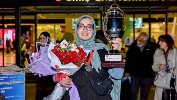 Azərbaycan şahmatçısı: Gümüş medalı anama həsr edirəm - FOTO