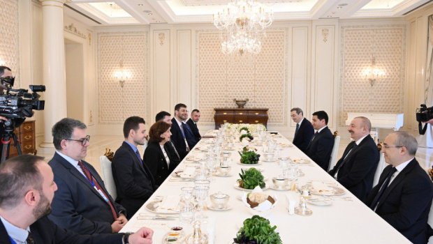 İlham Əliyevin Şimali Makedoniya Prezidenti ilə lanç əsnasında geniş tərkibdə görüşü KEÇİRİLDİ - VİDEO