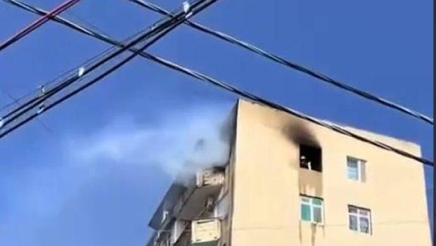SON DƏQİQƏ: Bakıda yaşayış binası yanır &ndash; VİDEO