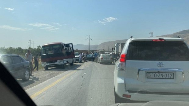 Qubada həkim avtomobillə müəllimi VURDU - FOTO