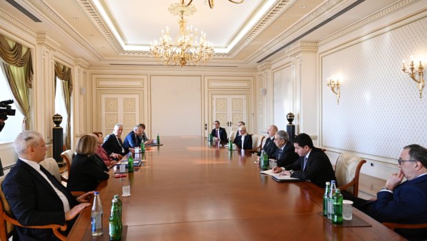 İlham Əliyev Nizami Gəncəvi Beynəlxalq Mərkəzinin həmsədrlərini qəbul edib - FOTO/VİDEO