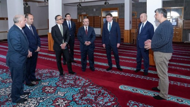 Dövlət Komitəsinin nümayəndə heyəti Qarsdakı məscidləri ziyarət etdi - FOTO