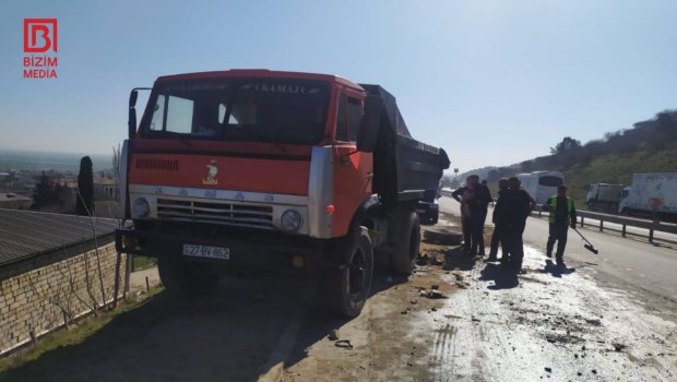 Bakı-Quba yolunda ağır QƏZA &ndash; Yük avtomobili iki yerə BÖLÜNDÜ &ndash; FOTO