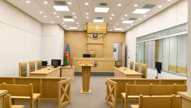Müştərinin maşınını qaçıran &ldquo;moyşik&rdquo; məhkəmə zalında HƏBS EDİLDİ