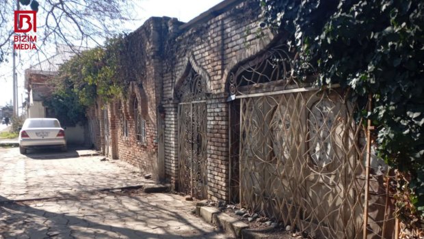 100 yaşlı abidəni dağılmaqdan BİTKİ KOLU QORUYUR - Unikal memarlığa malik hamam niyə bərpa edilmir? &ndash; FOTO