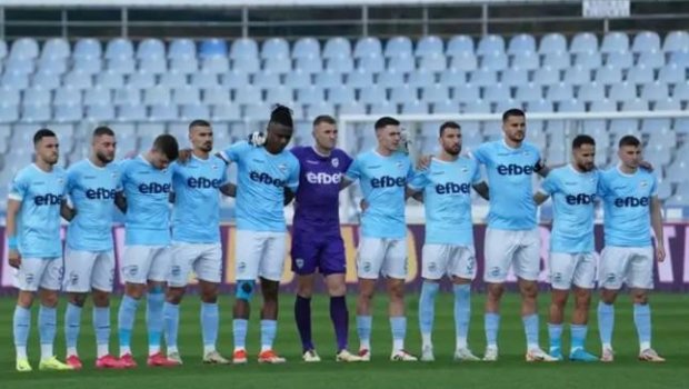 Sağ futbolçunu bir dəqiqəlik sükutla YAD ETDİLƏR