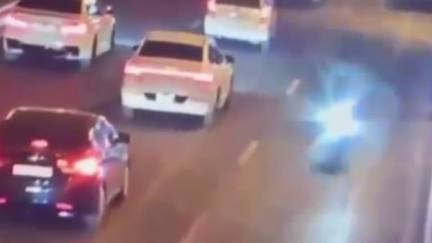 Motosiklet sürücüsü narkotikin təsiri altında təhlükəli vəziyyət YARATDI &ndash; ANBAAN VİDEO
