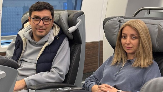 Fərid Qayıbov xanımı ilə Bakı-Qəbələ qatarında &ndash; FOTOLAR