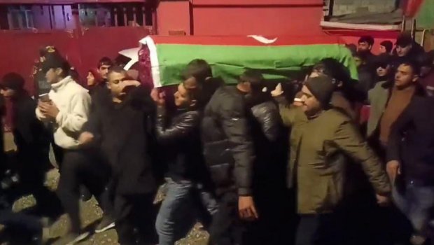 Qar uçqununa düşən hərbi qulluqçunun nəşi ailəsinə təhvil verildi &ndash; FOTO