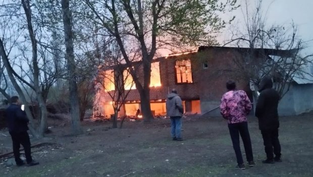 Ucarda 4 otaqlı ev YANDI - FOTO