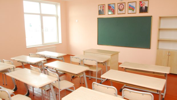 İDDİA: İsmayıllıda şagird sinif yoldaşının üzərinə stul atıb? - FOTO