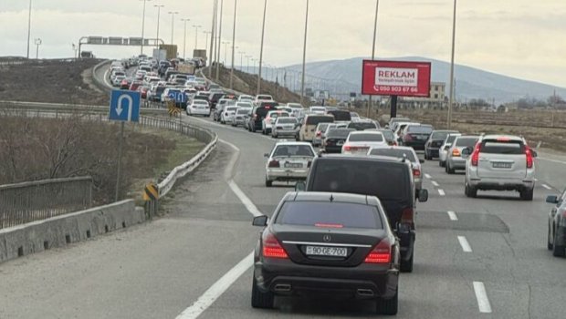 Bakı-Ələt yolunda ağır qəza: Tıxac yarandı - VİDEO
