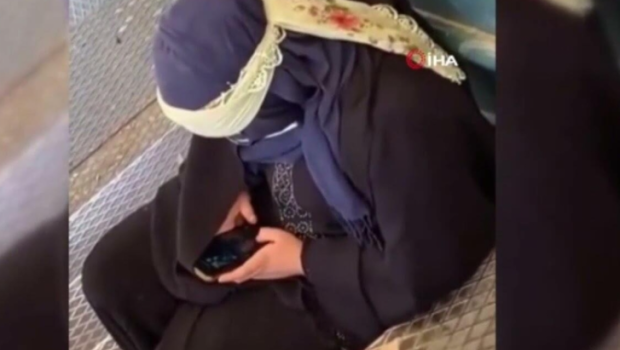 Dilənçi qadının "iPhone" markalı telefonu GÜNDƏM oldu - VİDEO