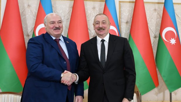 Lukaşenko İlham Əliyevi TƏBRİK ETDİ
