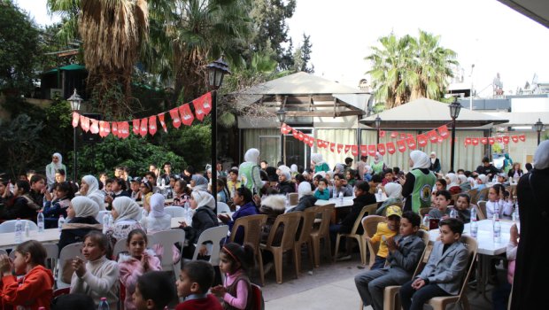 Azərbaycanın Suriyadakı səfirliyi Dəməşqdə kimsəsiz uşaqlar üçün iftar süfrələri təşkil etdi &ndash; FOTO