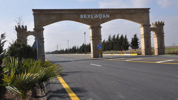 Beyləqanda "Niva" traktora çırpıldı: Yaralanan var