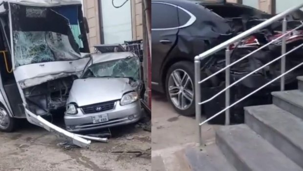 Bakıda avtobus iki maşınla toqquşdu - VİDEO