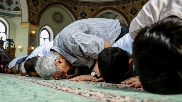 Azərbaycanda yaşayan xarici vətəndaşlar bayram namazına qatıldı - VİDEO