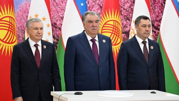 Özbəkistan, Tacikistan və Qırğızıstan prezidentləri dostluq stelasını açıblar - FOTO