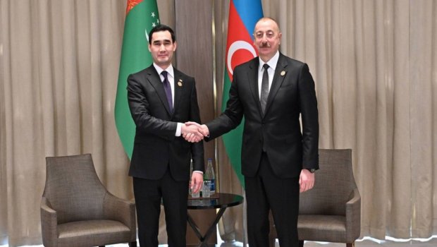 Sərdar Berdiməhəmmədov İlham Əliyevi TƏBRİK ETDİ