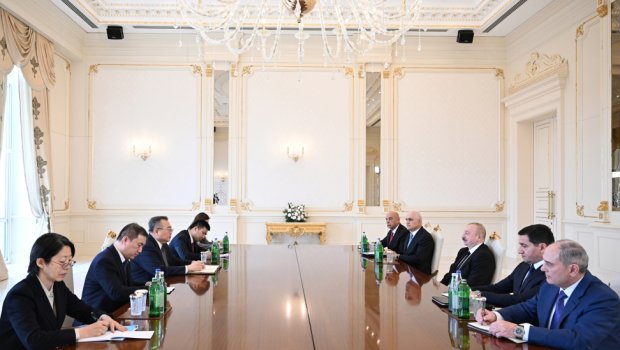 Prezident Çin Kommunist Partiyası Mərkəzi Komitəsinin üzvünü qəbul etdi – FOTO