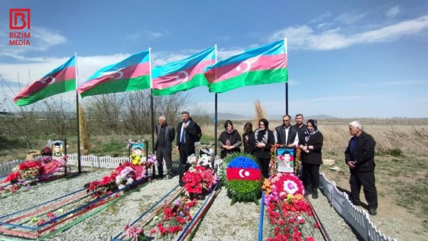 Şəhid Bəxtiyar Quliyev 32 il sonra dəfn edildiyi qəbiristanlıqda anıldı - FOTO