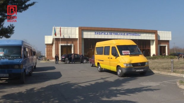 Avtobus və taksi sürücüləri arasında QALMAQAL &ndash; Kim necə istəyir İŞLƏYİR -FOTO