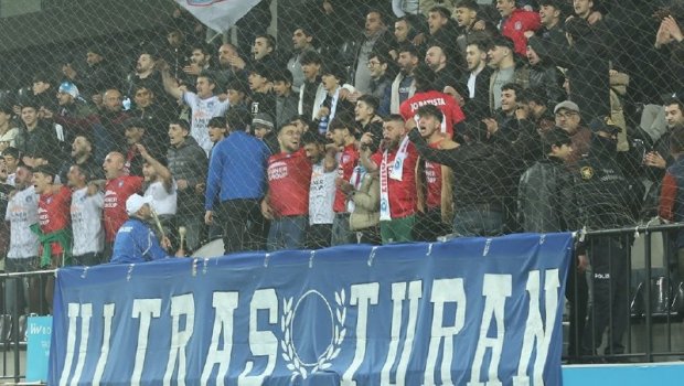 “Turan Tovuz”un futbolçusu azarkeşlərlə dalaşdı - VİDEO