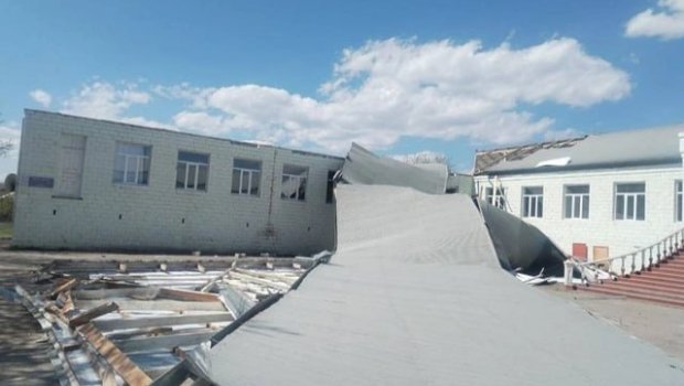 Şəmkirdə məktəbin damını külək uçurdu: 750 şagird&hellip; - FOTO