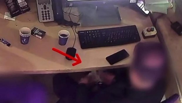 38 gömrük işçisi rüşvət alarkən TUTULDU – ANBAAN VİDEO