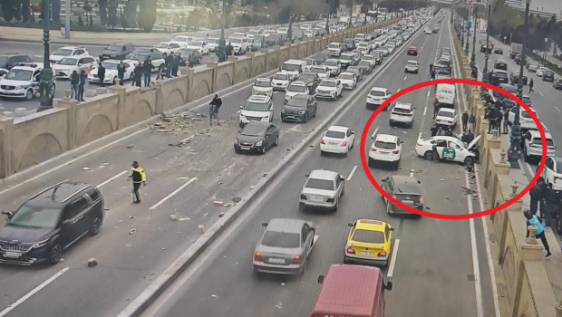 SON DƏQİQƏ! Bakıda &ldquo;Bolt&rdquo; sürücüsü ağır qəza törətdi &ndash; FOTO