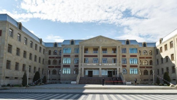 Gəncə məktəbində iki şagirdin müəllimi döyməsinə RƏSMİ REAKSİYA