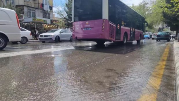 "Memar Əcəmi" metro stansiyasının yaxınlığını SU BASIB - VİDEO