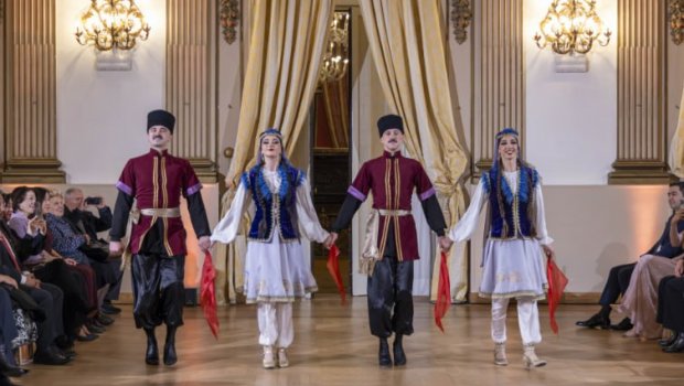 Azərbaycanın milli geyimləri Romada nümayiş olundu - FOTO