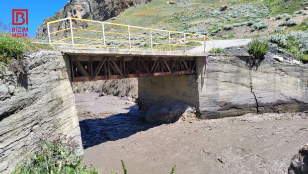 Xınalıq yolunda TƏHLÜKƏ &ndash; Yük avtomobillərinin hərəkəti DAYANDIRILDI &ndash; FOTO/VİDEO