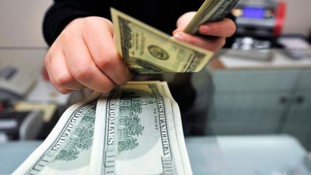 Dollar çökdü: İlin ən aşağı qiymətinə satılır