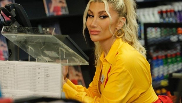 "Enerjimə yaşıdlarım çata bilmir, gənc oğlanları bəyənirəm"