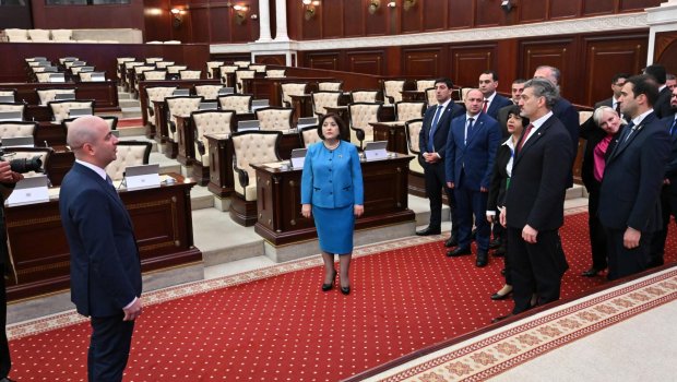 Gürcüstan Prezidenti Milli Məclisdə - FOTO