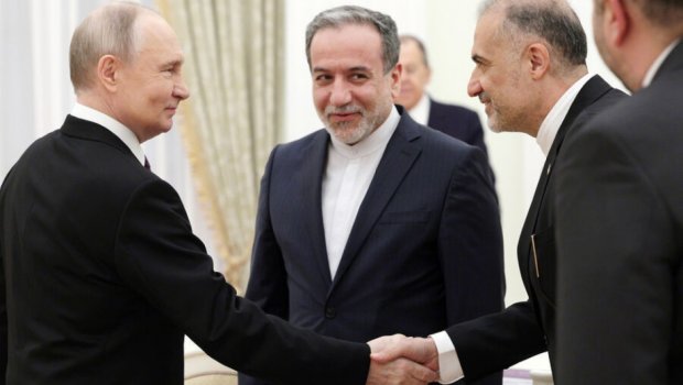 Putin Kremldə Abbas Əraqçini qəbul etdi - VİDEO