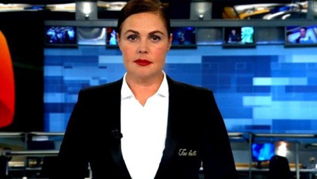 Məşhur aparıcının saxta pasportları üzə çıxdı: 130-dan çox ölkəyə... &ndash; FOTO